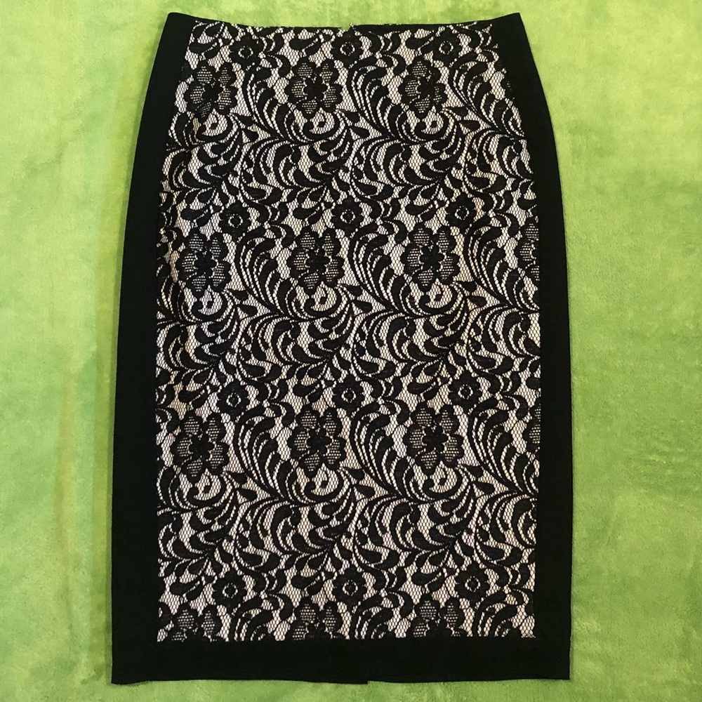 ✨2 for 10✨ Worthington Black & White Lace Detail Pencil Skirt